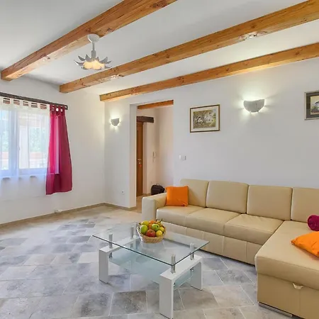 Holiday home Ladonja Gljuscici