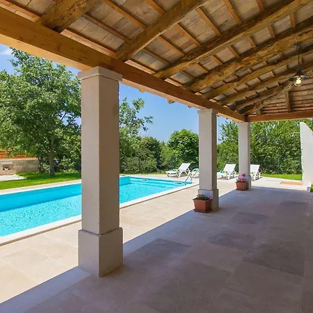 Ladonja Holiday home *