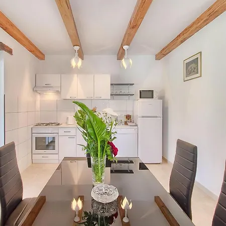 Holiday home Ladonja *