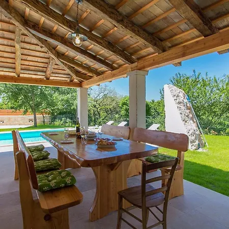 Ladonja Holiday home *
