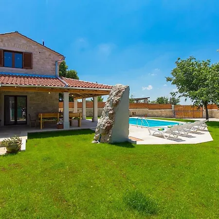 Ladonja Holiday home