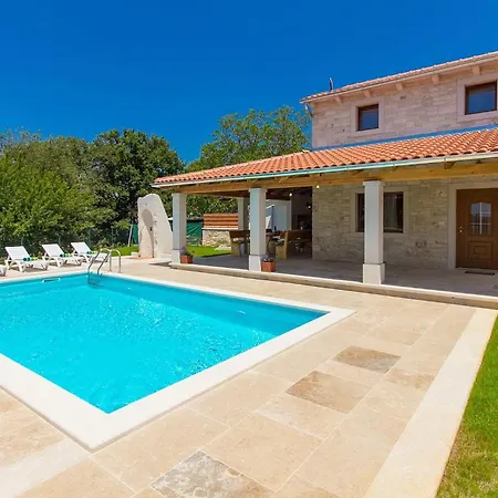 Ladonja Holiday home *